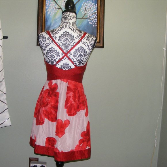Guess Red and White Floral Dress Size 9 EUC - Picture 7 of 8